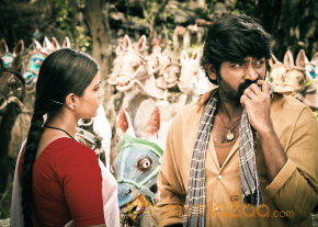 Pannaiyarum Padminiyum Movie Stills  photo 17