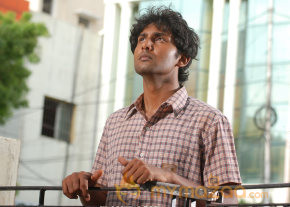 Ponmaalai Pozhudhu Movie Stills  photo 6