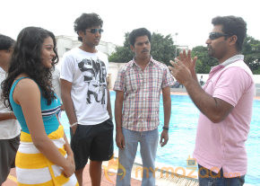 Ponmaalai Pozhudhu Movie Stills  photo 65