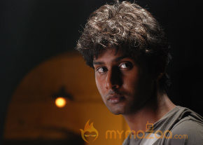 Ponmaalai Pozhudhu Movie Stills  photo 77