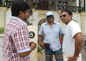 Ponmaalai Pozhudhu Movie Stills  photo 31