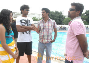 Ponmaalai Pozhudhu Movie Stills  photo 75