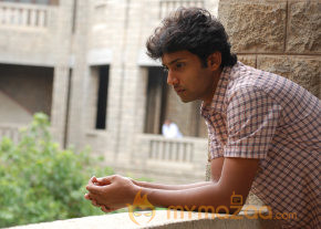 Ponmaalai Pozhudhu Movie Stills  photo 79