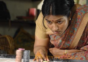 Ponmaalai Pozhudhu Movie Stills  photo 44