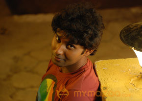 Ponmaalai Pozhudhu Movie Stills  photo 10
