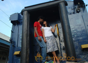 Ponmaalai Pozhudhu Movie Stills  photo 51