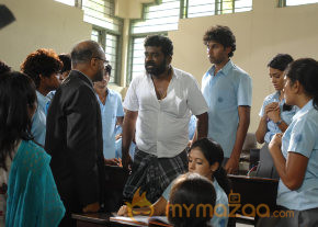 Ponmaalai Pozhudhu Movie Stills  photo 73