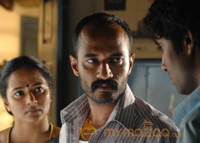 Ponmaalai Pozhudhu Movie Stills  photo 12