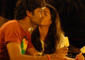 Ponmaalai Pozhudhu Movie Stills  photo 25