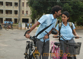 Ponmaalai Pozhudhu Movie Stills  photo 67