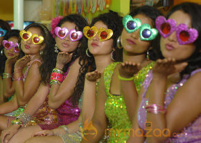 Ponmaalai Pozhudhu Movie Stills  photo 86