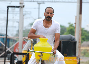Ponmaalai Pozhudhu Movie Stills  photo 90