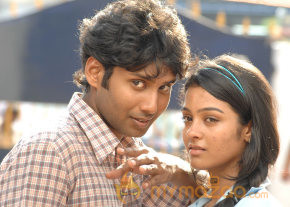 Ponmaalai Pozhudhu Movie Stills  photo 4