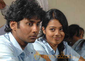 Ponmaalai Pozhudhu Movie Stills  photo 76