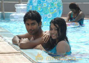Ponmaalai Pozhudhu Movie Stills  photo 32