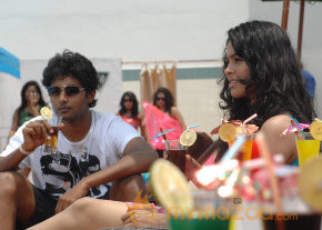 Ponmaalai Pozhudhu Movie Stills  photo 69