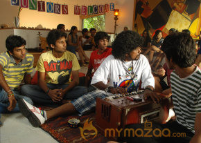 Ponmaalai Pozhudhu Movie Stills  photo 26