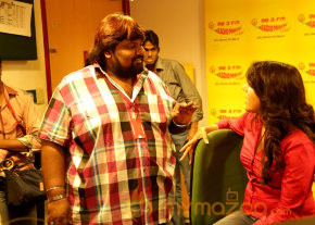 Priyamudan Priya Movie Onlocation Stills  photo 27