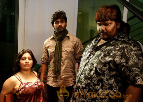 Priyamudan Priya Movie Onlocation Stills  photo 10