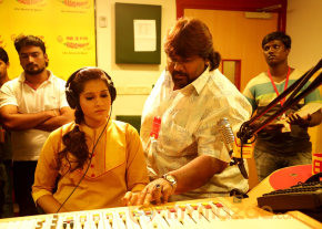 Priyamudan Priya Movie Onlocation Stills  photo 40