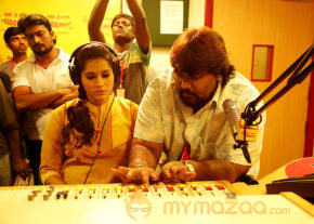 Priyamudan Priya Movie Onlocation Stills  photo 42