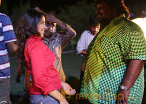 Priyamudan Priya Movie Onlocation Stills  photo 36