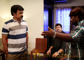 Priyamudan Priya Movie Onlocation Stills  photo 33