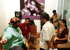 Priyamudan Priya Movie Onlocation Stills  photo 55