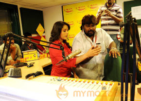 Priyamudan Priya Movie Onlocation Stills  photo 18