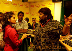 Priyamudan Priya Movie Onlocation Stills  photo 31