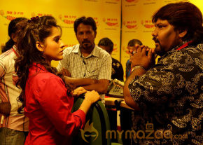 Priyamudan Priya Movie Onlocation Stills  photo 14
