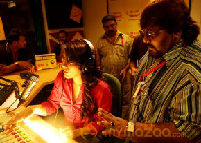 Priyamudan Priya Movie Onlocation Stills  photo 54