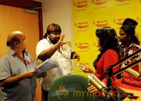 Priyamudan Priya Movie Onlocation Stills  photo 49