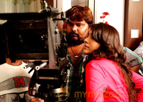 Priyamudan Priya Movie Onlocation Stills  photo 38