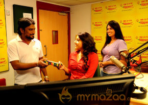 Priyamudan Priya Movie Onlocation Stills  photo 39