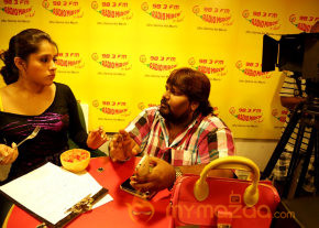 Priyamudan Priya Movie Onlocation Stills  photo 41