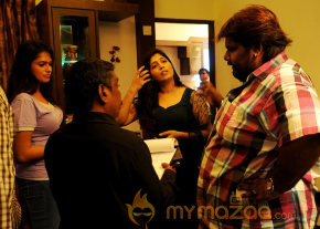 Priyamudan Priya Movie Onlocation Stills  photo 63