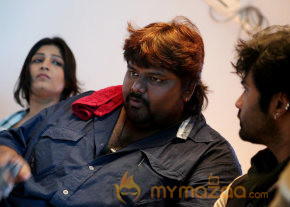 Priyamudan Priya Movie Onlocation Stills  photo 22