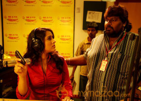 Priyamudan Priya Movie Onlocation Stills  photo 61