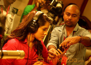 Priyamudan Priya Movie Onlocation Stills  photo 21