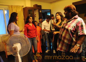 Priyamudan Priya Movie Onlocation Stills  photo 3