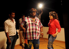 Priyamudan Priya Movie Onlocation Stills  photo 60