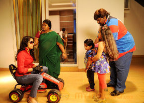 Priyamudan Priya Movie Onlocation Stills  photo 12