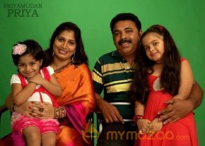 Priyamudan Priya Movie Stills  photo 39