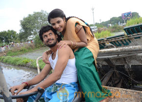 Retta Vaalu Movie Hot Stills  photo 8