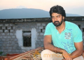 Sivappu Kollywood Movie New Stills photo 19