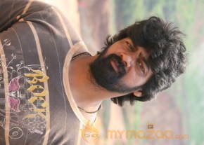 Sivappu Kollywood Movie New Stills photo 47
