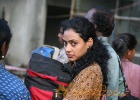 Sivappu Kollywood Movie New Stills photo 11