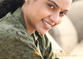 Sivappu Kollywood Movie New Stills photo 28