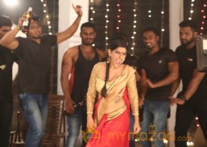 Tamil movie Kanna Pinna new stills at shotting spot photo 21